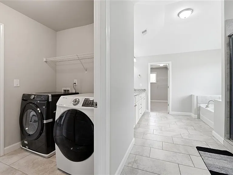304 Cochin Dr — Photo 36