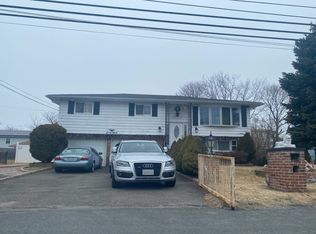 63 Cedar Rd, Amityville, NY 11701