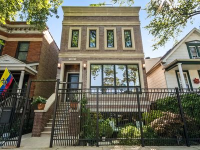 1931 W Cornelia Ave, Chicago, IL, 60657