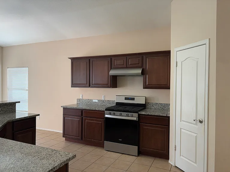 11501 Knapple Cv — Photo 9