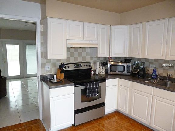 3rd image of 4900 Barcelona St