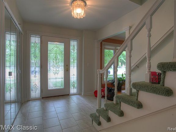 4th image of 1698 Lexington St