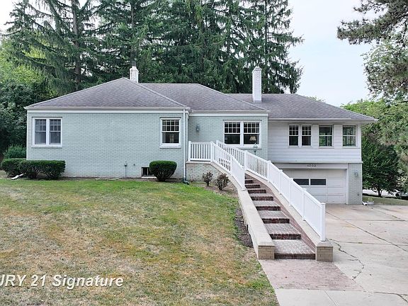 2nd image of 1702 Overhill Dr