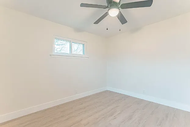 733 Roberta Dr — Photo 15