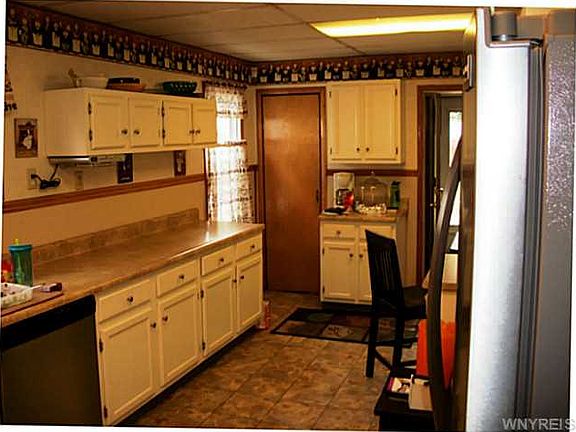 3rd image of 79 Doyle Ave