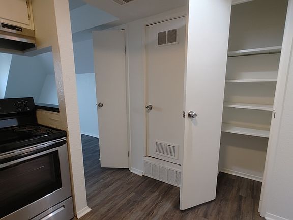 4th image of 3214 Harrison St #3B