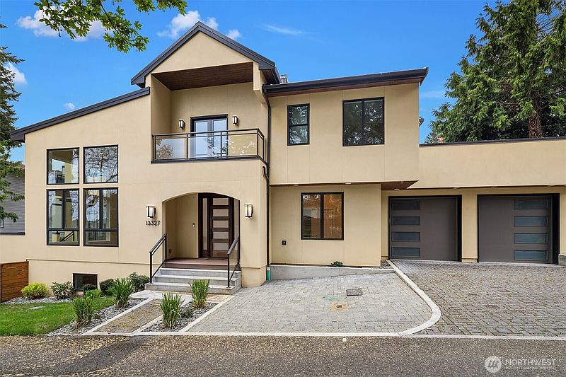 3rd image of 13327 Holmes Point Drive NE
