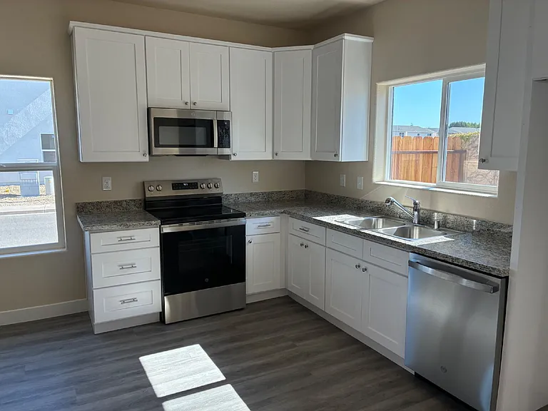 3621 Venice Ave — Photo 7