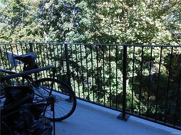 5th image of 130 Colonial Pkwy APT 3J