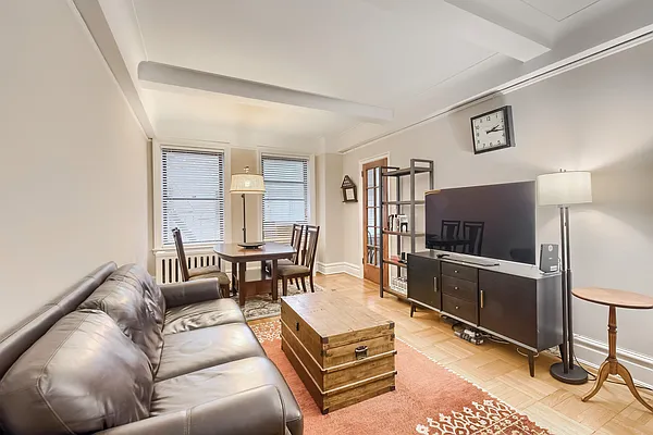 Sold by LARSEN REALTY LLC | media 23