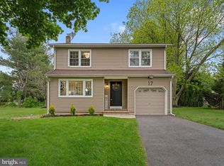 17 Carty Dr, Bordentown, NJ 08505