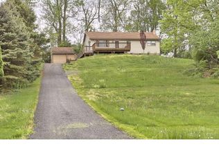 122 Clinton Dr, Mohnton, PA 19540