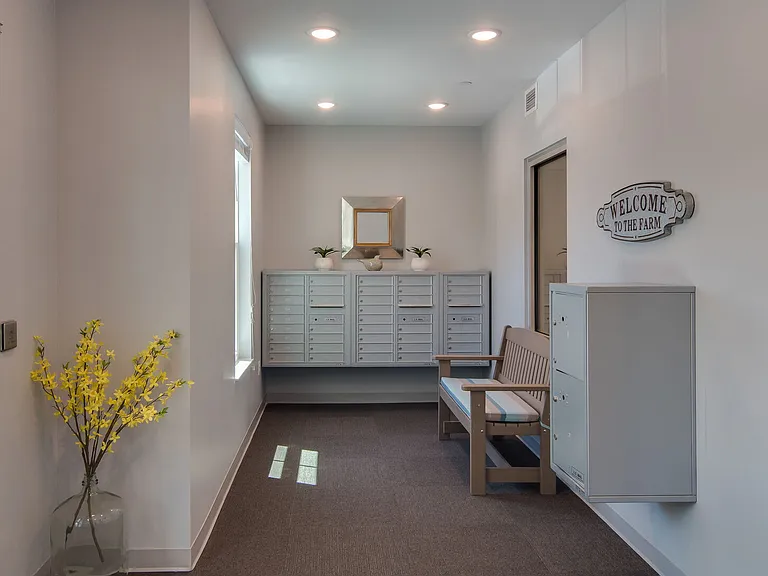 184 N Franklin St — Photo 15