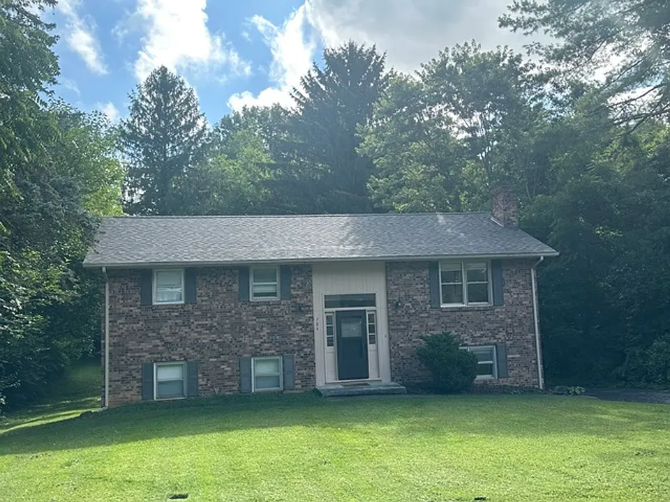 706 McBryde Dr