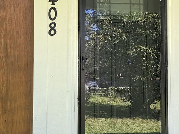 3rd image of 408 6th St SW