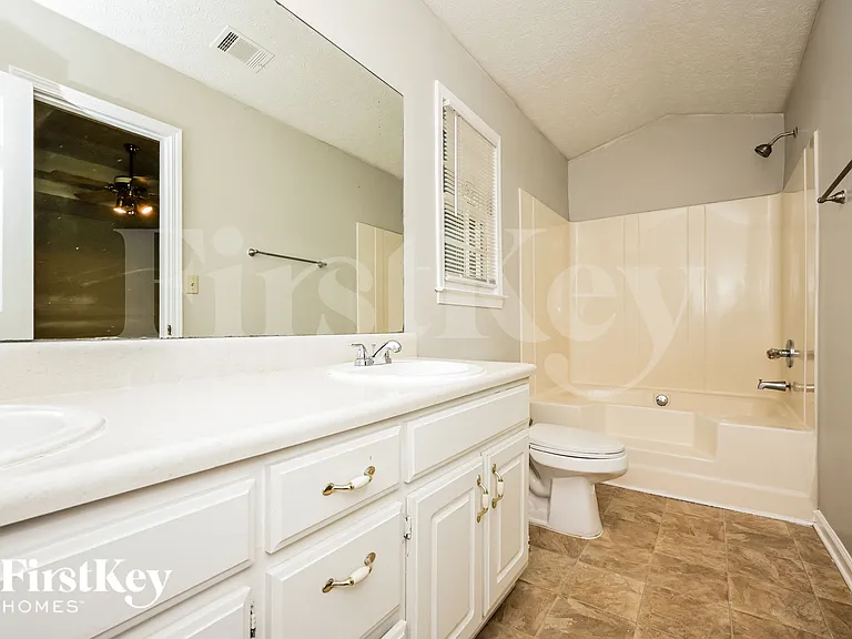 1411 Windy Hill Ct SE — Photo 8