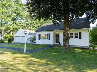 32 Hakes Rd, Troy, NY 12180
