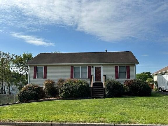 2nd image of 905 Stokes Dr