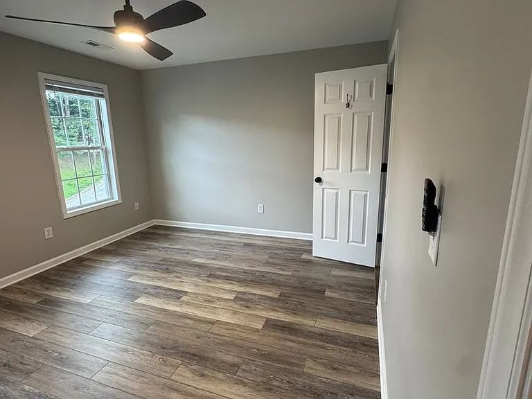 1232 Camelot Ct NE — Photo 9