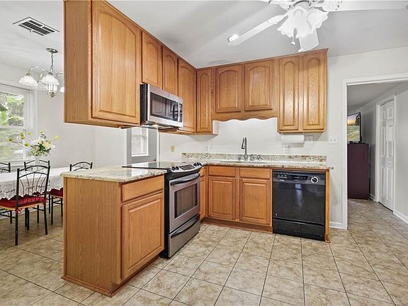 5th image of 311 W Saint Mary Dr