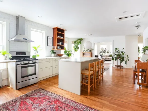 112 Berkshire St #3, Cambridge, MA 02141
