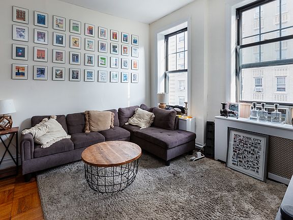 3rd image of 135 Waverly Pl APT 3C