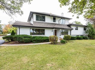 2 Croydon Ln, Oak Brook, IL 60523