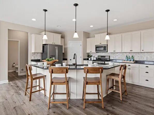 9189 Plymouth Rd, Woodbury, MN 55129