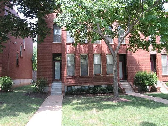 4323 Laclede Ave photo 1