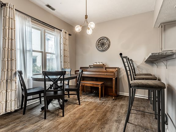 5th image of 9449 Maple Way