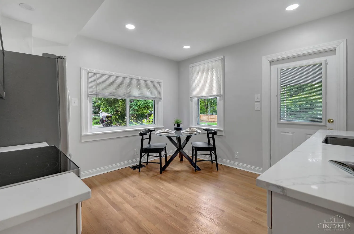 3 bed, 2.0 bath, 1426 sqft, $2,200 — Photo 3