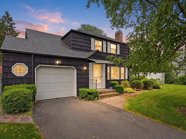 47 Fenway Dr, Springfield, MA 01119