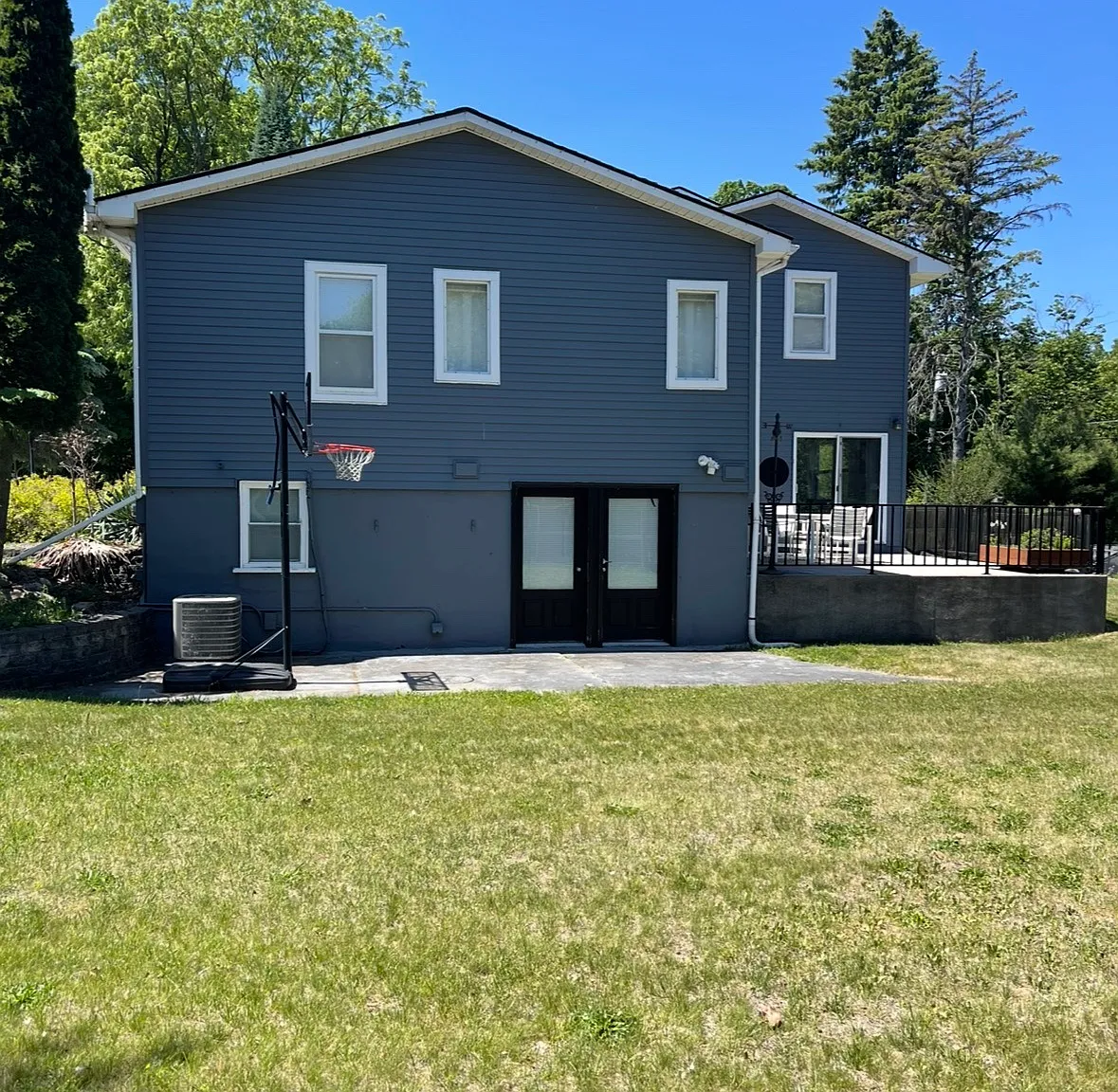 3 bed, 3.5 bath, 3002 sqft, $3,200 — Photo 2