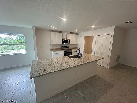 2nd image of 401 Tremaine St