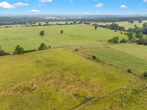 163 Town And Country Dr, Huntsville, TX 77320