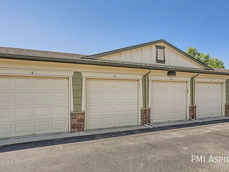 4800 Osage Dr #4 — Photo 4