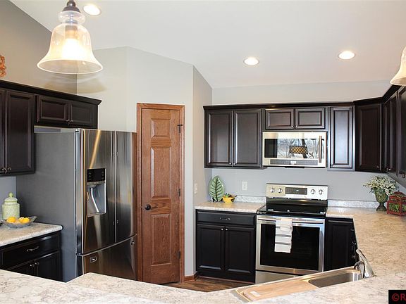 4th image of 105 Crystal Ct