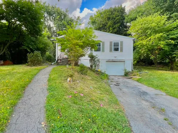 12 Merriewold Ln N, Monroe, NY 10950