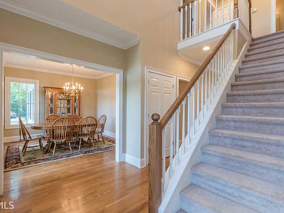 4th image of 305 Stonehedge Dr