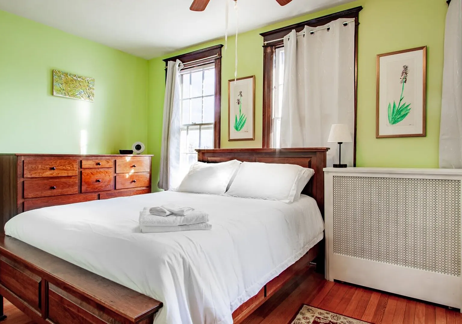 The E St Retreat Lovely 3-BR Nestled between H St & Eastern Market — Photo 4