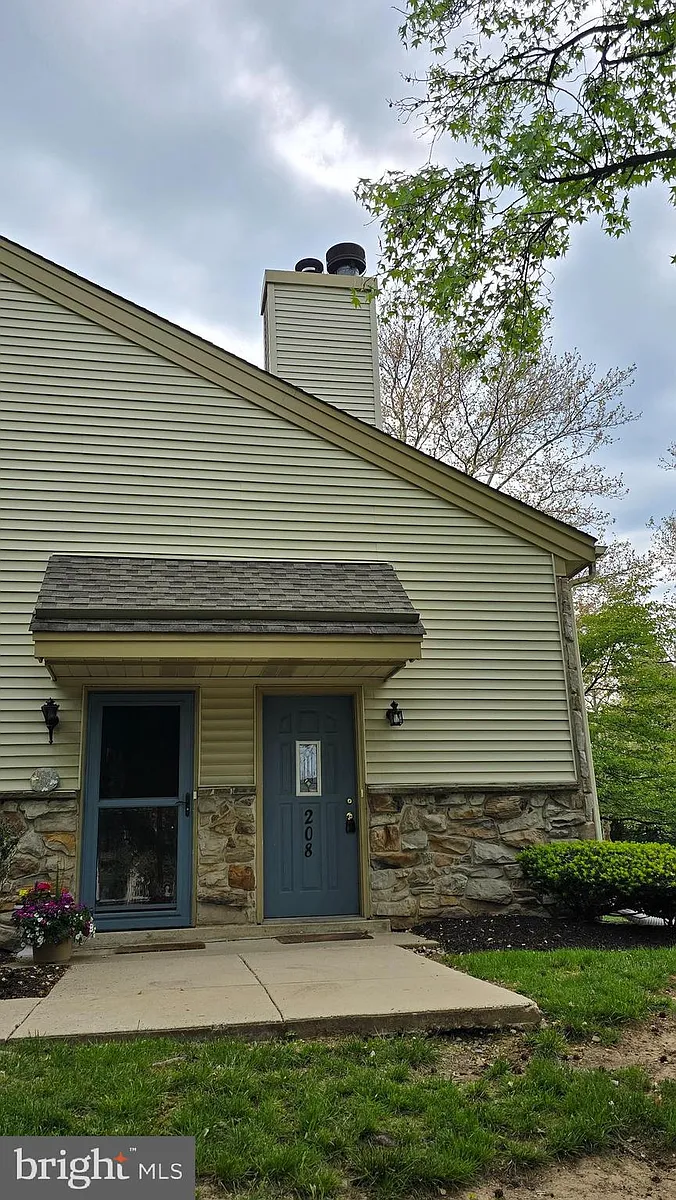 Building Photo - 208 Foxmeadow Dr #208