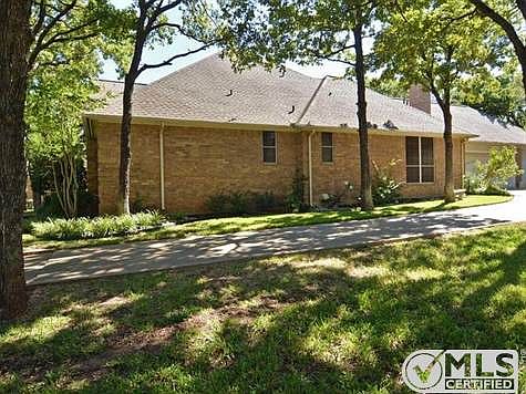 2nd image of 920 Williamsburg Ln