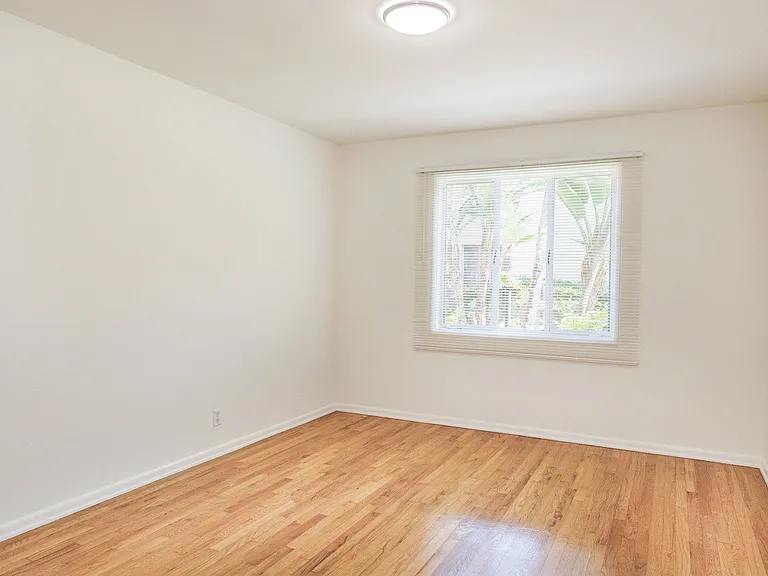 421 San Vicente Apartments — Photo 15