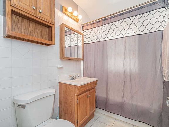 5th image of 1613 Broadway Ave