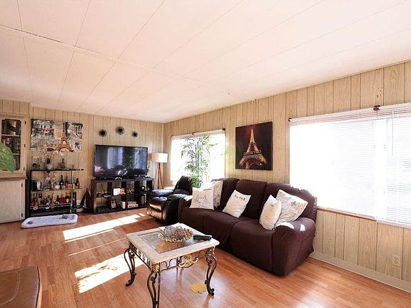 2nd image of 636 Hermitage Ln #636