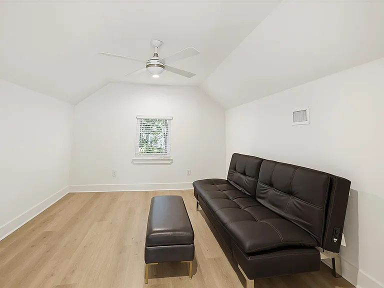 4052 Poets Trl — Photo 31