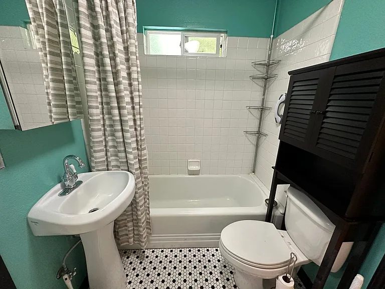 665 S Auburn St — Photo 16