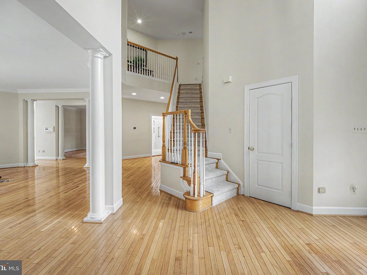 6 bed, 5.0 bath, 5455 sqft, $6,300 — Photo 3