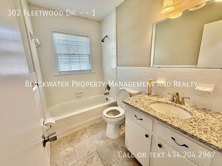 302 Fleetwood Dr #1 — Photo 4