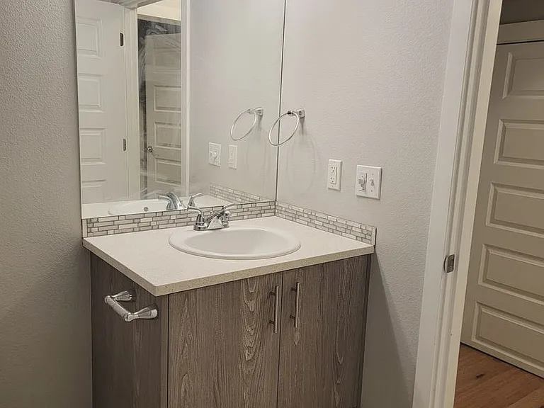 J0459 - Stafford St. Apartments — Photo 11
